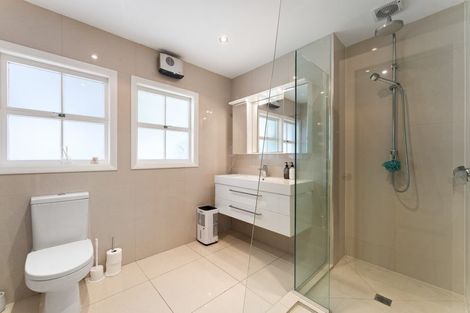 Photo of property in 2 King Richard Place, Browns Bay, Auckland, 0630