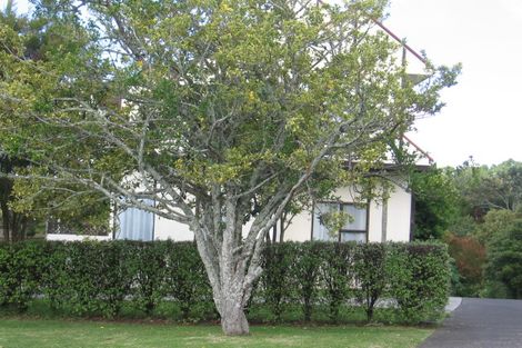 Photo of property in 23 Eastglen Road, Glen Eden, Auckland, 0602