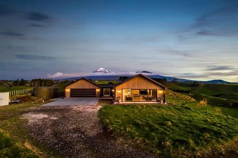 Photo of property in 7 Te Ara Karoiroa Road, Hurford, New Plymouth, 4374