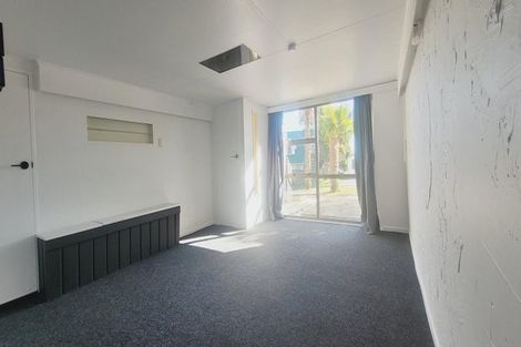 Photo of property in 114 Gloaming Hill, Titahi Bay, Porirua, 5022