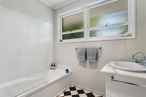 Photo of property in 50 Daffodil Street, Titirangi, Auckland, 0604