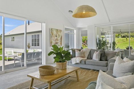 Photo of property in 5 Lens Way, Acacia Bay, Taupo, 3385