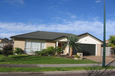 Photo of property in 28 Newinn Crescent, East Tamaki Heights, Auckland, 2016