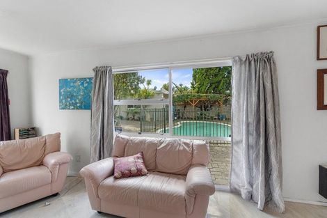 Photo of property in 14a Hinekohu Street, New Lynn, Auckland, 0600