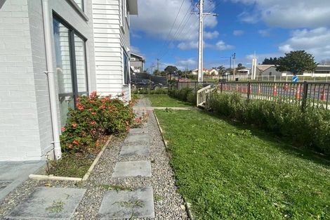 Photo of property in 2 Manutewhau Road, Massey, Auckland, 0614