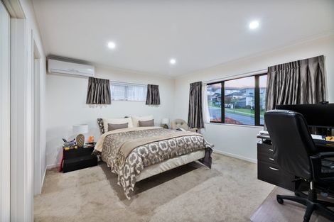 Photo of property in 2 Platinum Rise, Ranui, Auckland, 0612