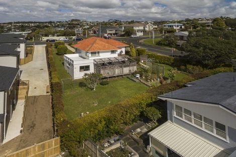 Photo of property in 7 Sunrise Avenue, Murrays Bay, Auckland, 0630