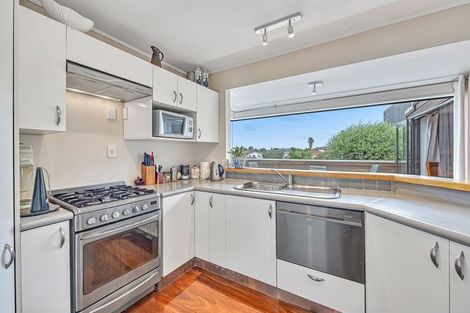 Photo of property in 1/11 Bernleigh Terrace, West Harbour, Auckland, 0618