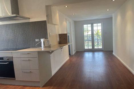 Photo of property in 7 Springbank Lane, Te Atatu Peninsula, Auckland, 0610