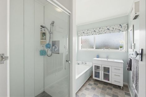Photo of property in 24 Featherston Street, Levin, 5510