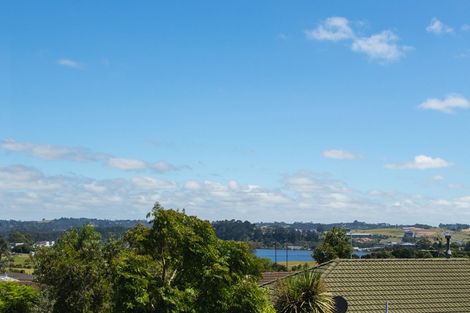 Photo of property in 13 Merida Place, Unsworth Heights, Auckland, 0632