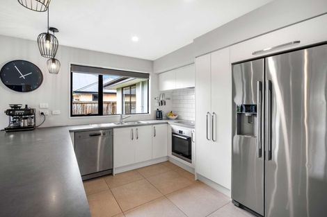 Photo of property in 51 Watkins Drive, Rangiora, 7400