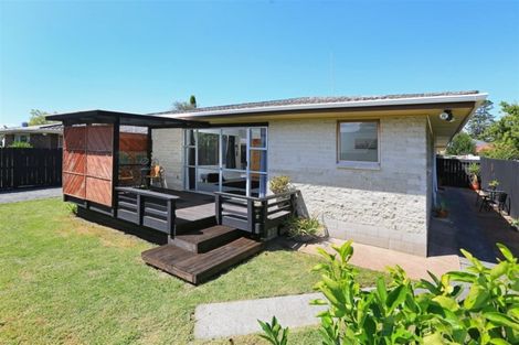 Photo of property in 2/201 Henderson Valley Road, Henderson, Auckland, 0612