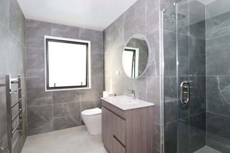 Photo of property in 8a Britannia Place, Half Moon Bay, Auckland, 2012