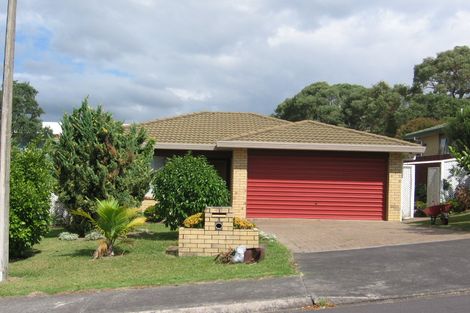 Photo of property in 8 Evergreen Rise, New Lynn, Auckland, 0600
