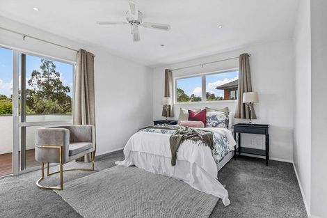 Photo of property in 5 Oystergrove Road, West Harbour, Auckland, 0618