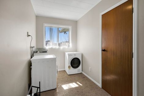 Photo of property in 323 Mangorei Road, Merrilands, New Plymouth, 4312