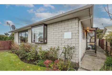 Photo of property in 2/40 Sarabande Avenue, Redwood, Christchurch, 8051