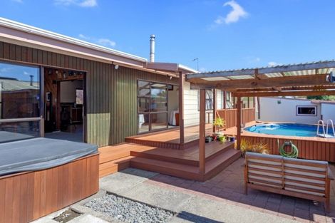 Photo of property in 2 Edgewater Grove, Whakatane, 3120