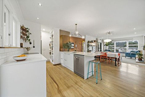 Photo of property in 10 Taioma Crescent, Te Atatu Peninsula, Auckland, 0610