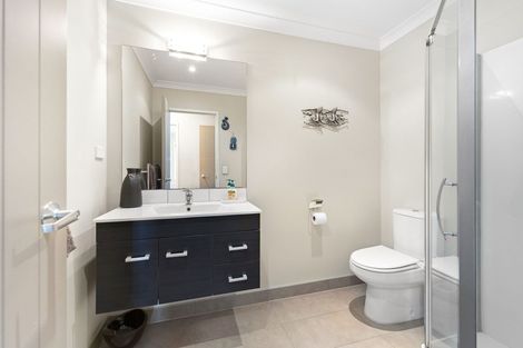 Photo of property in 174 Forest Hill Road, Henderson, Auckland, 0612