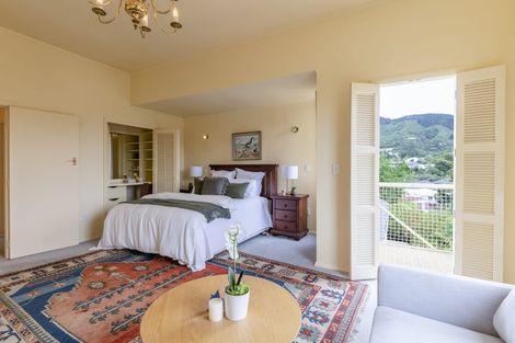 Photo of property in 5 Lyndhurst Road, Tawa, Wellington, 5028