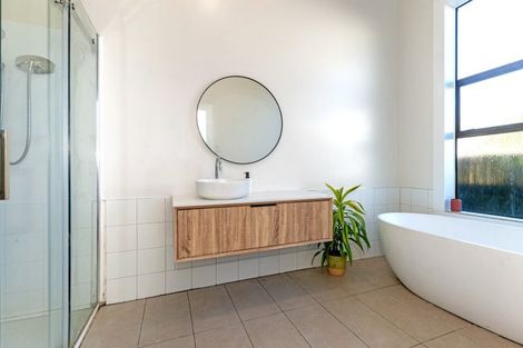 Photo of property in 2 Cobden Street, Gisborne, 4010