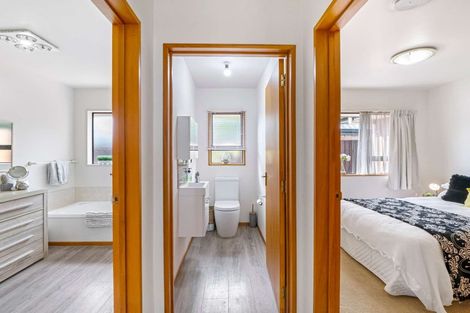 Photo of property in 4 Chesterfield Mews, Russley, Christchurch, 8042