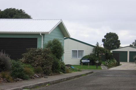 Photo of property in 103 Hillcrest Drive, Kelvin Grove, Palmerston North, 4414