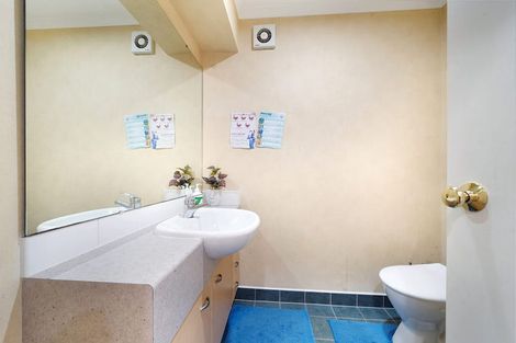 Photo of property in 10 Dainton Place, New Lynn, Auckland, 0600