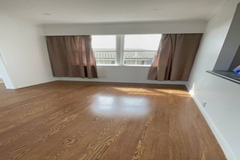 Photo of property in 372 Glenfield Road, Glenfield, Auckland, 0629