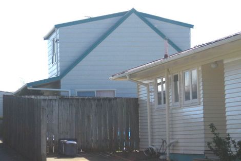 Photo of property in 2/8 Rickards Place, New Lynn, Auckland, 0600