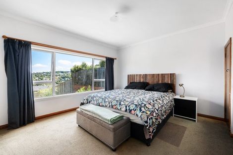 Photo of property in 70 Glanmire Road, Newlands, Wellington, 6037