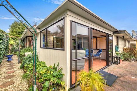 Photo of property in 3 Caroline Crescent, Highbury, Palmerston North, 4412