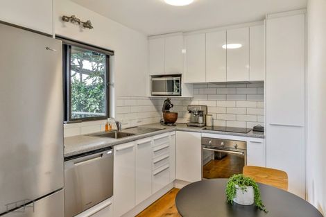 Photo of property in 64 Otitori Bay Road, Titirangi, Auckland, 0604