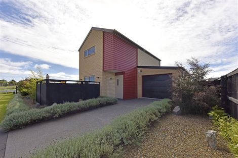 Photo of property in 18 Kahukura Road, Broomfield, Christchurch, 8042