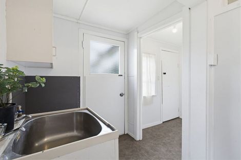 Photo of property in 4 Ashton Terrace, Castlecliff, Whanganui, 4501