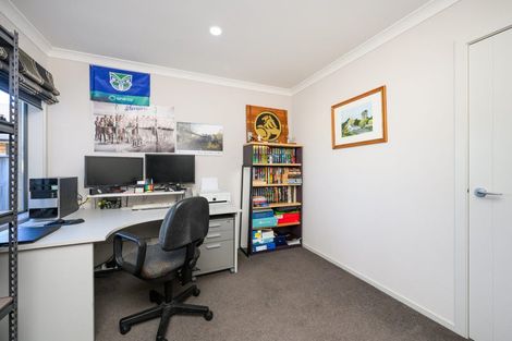 Photo of property in 99 Schnell Drive, Kelvin Grove, Palmerston North, 4414