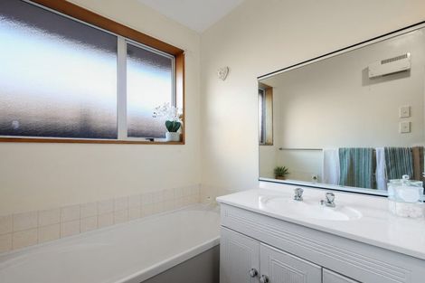 Photo of property in 2/5 Tuscany Place, Beckenham, Christchurch, 8023