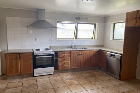 Photo of property in 121 Chamberlain Road, Massey, Auckland, 0614