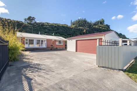 Photo of property in 63 Gillespies Road, Birchville, Upper Hutt, 5018