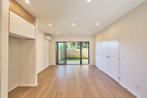 Photo of property in 2/143 Carlisle Road, Northcross, Auckland, 0632