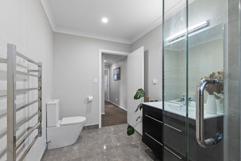 Photo of property in 4 Cyprus Place, Fitzherbert, Palmerston North, 4410