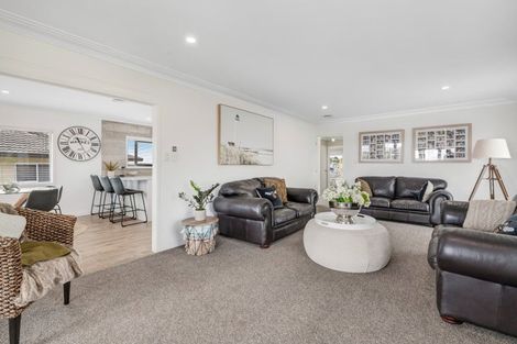 Photo of property in 42 Albatross Road, Red Beach, 0932