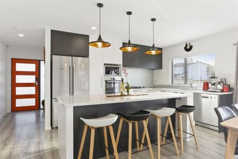 Photo of property in 6 Dida Park Drive, Kumeu, 0810