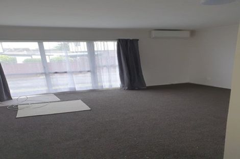 Photo of property in 11 Challen Close, Conifer Grove, Takanini, 2112