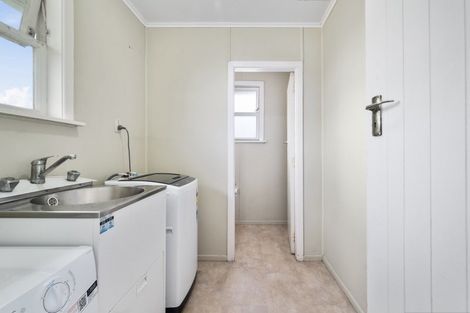 Photo of property in 2 Tapsell Road, Fairy Springs, Rotorua, 3015