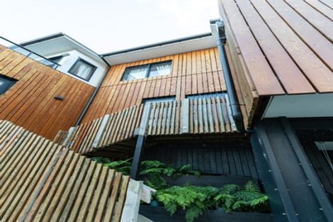 Photo of property in 5b Salmont Place, Kelburn, Wellington, 6012
