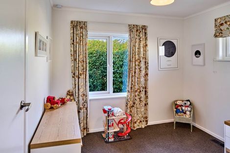 Photo of property in 1 East Grove, Alicetown, Lower Hutt, 5010