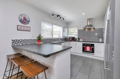 Photo of property in 38 Sailfish Drive, West Harbour, Auckland, 0618